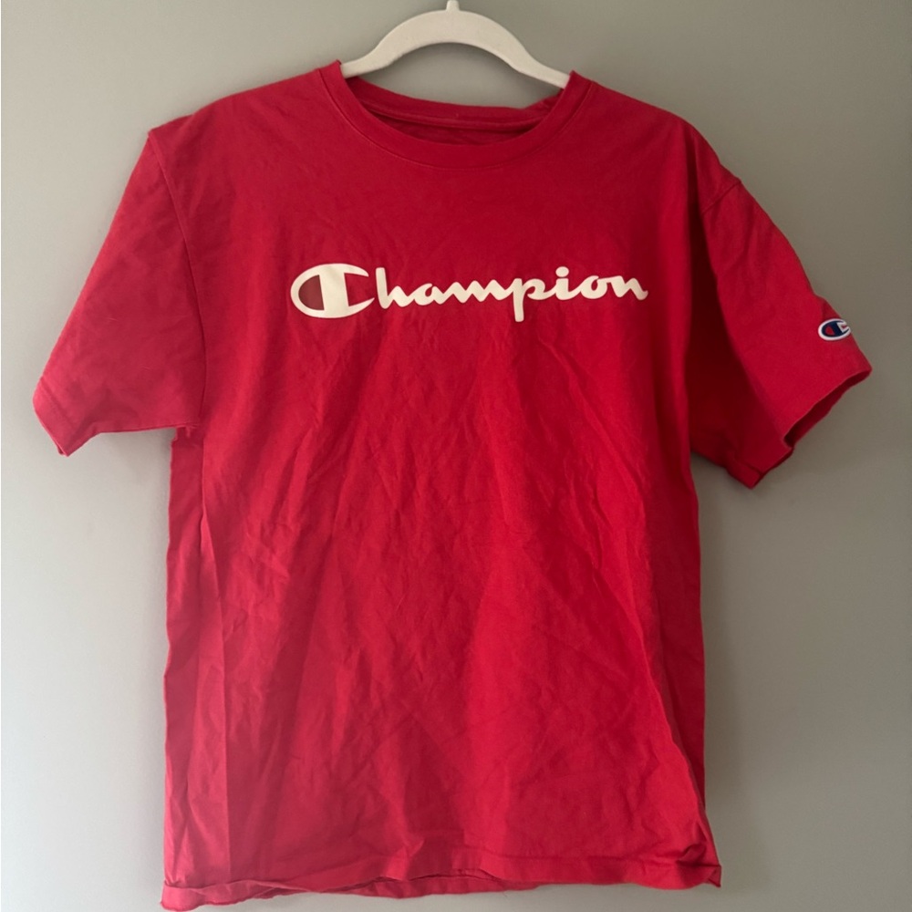Men’s salmon/red champion tee